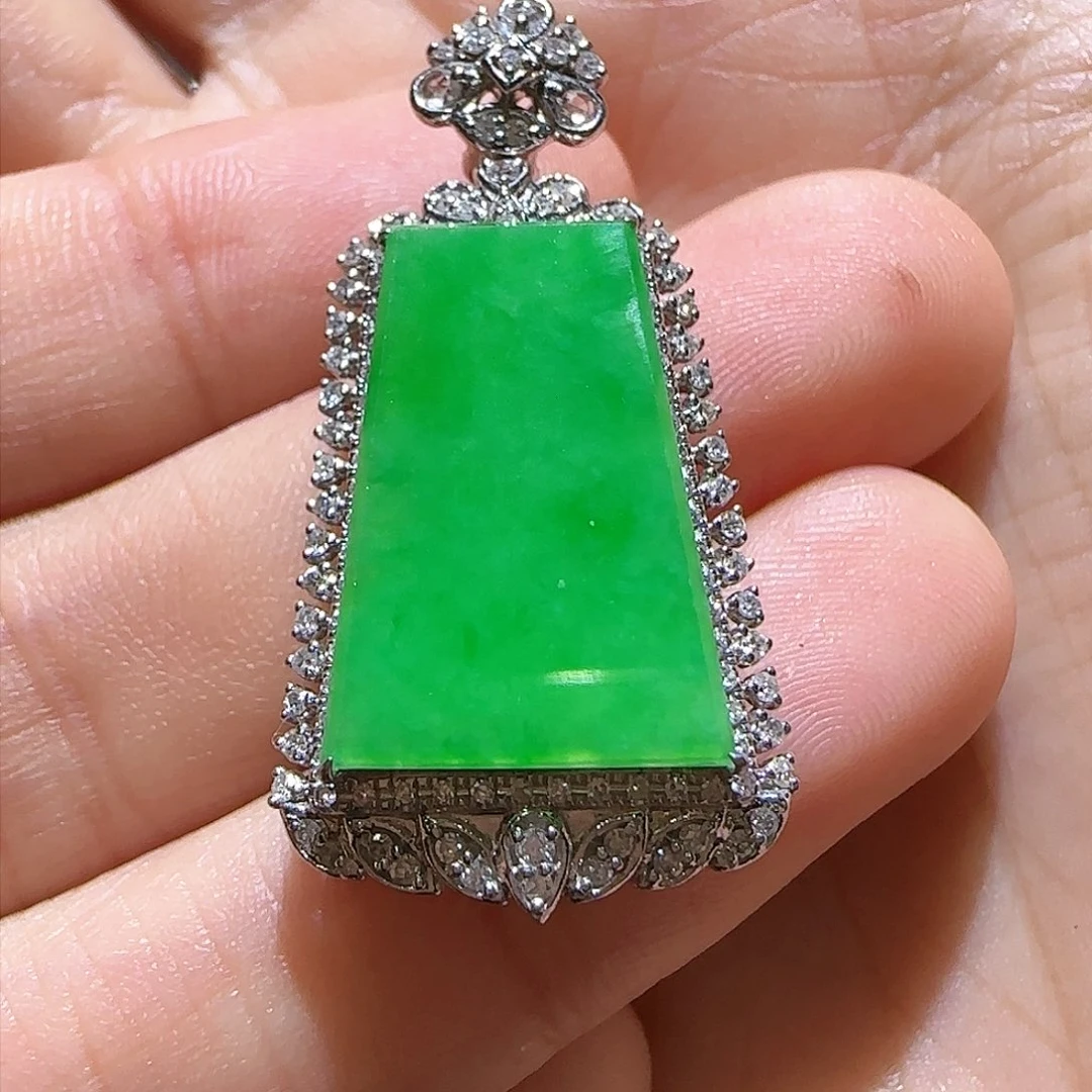 【闪购商品】颈饰18K金镶嵌翡翠天然