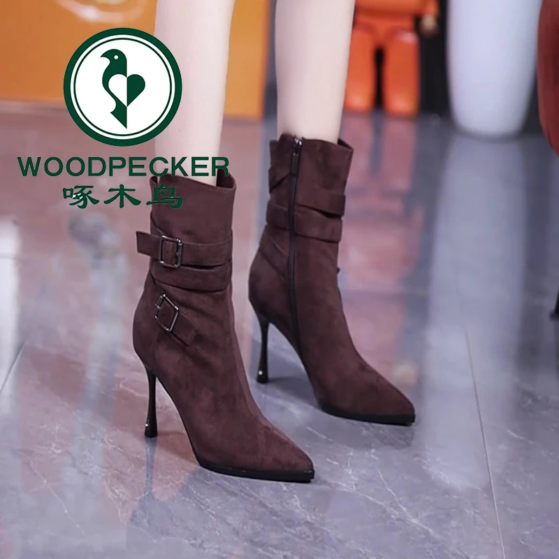 啄木鸟秋冬新款气质绒面皮带扣马丁靴高跟短靴2025时尚细跟瘦瘦靴