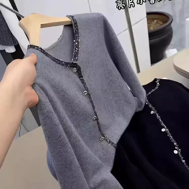 高级感重工亮片V领毛衣开衫外套女秋冬新款百搭软糯宽松针织上衣