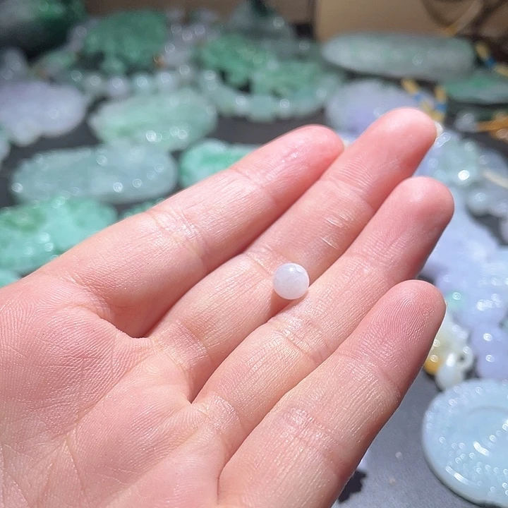 翡翠未镶嵌颈饰?****?天