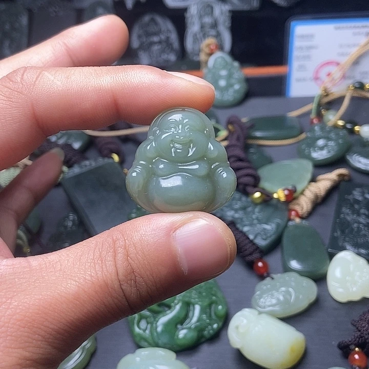 颈饰未镶嵌和田玉相*