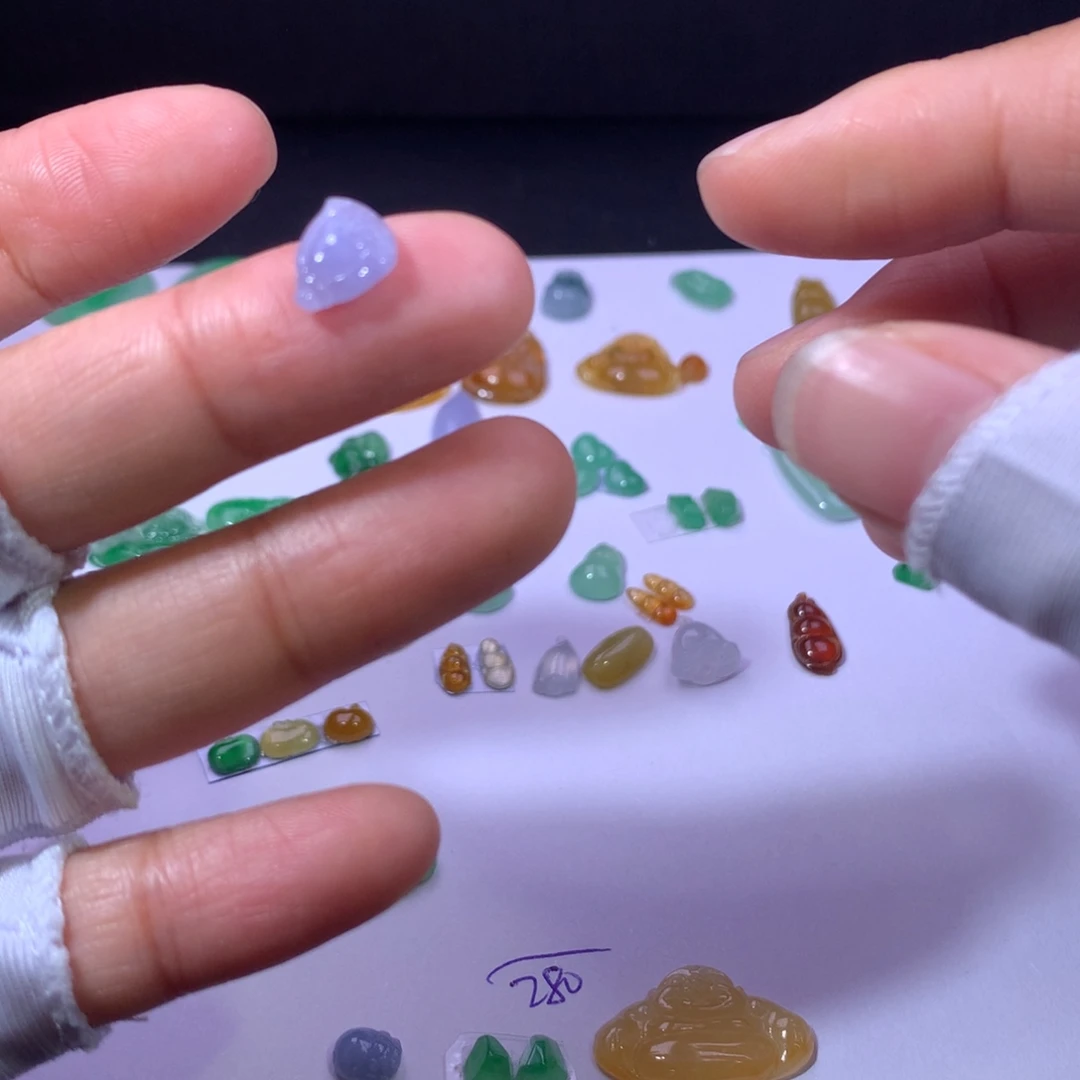 C***h翡翠未镶嵌耳饰莲蓬