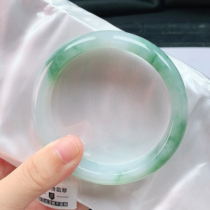 翡翠手镯未镶嵌58圈