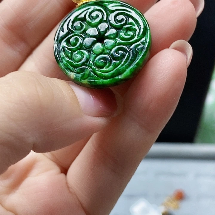 翡翠未镶嵌颈饰399