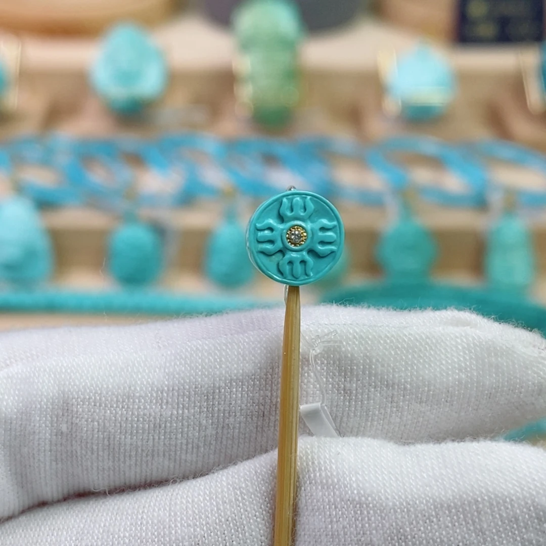 绿松石未镶嵌珠宝奇石