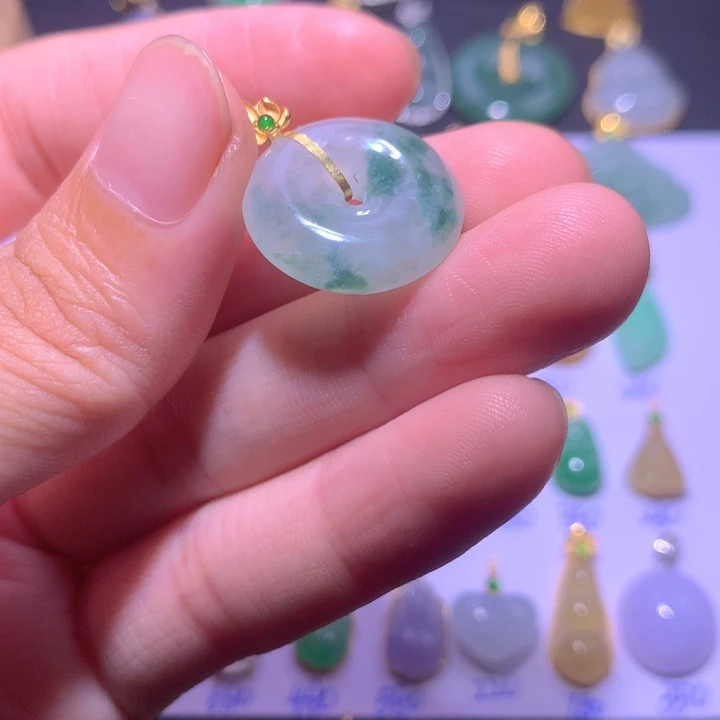 颈饰18K金镶嵌翡翠翡翠