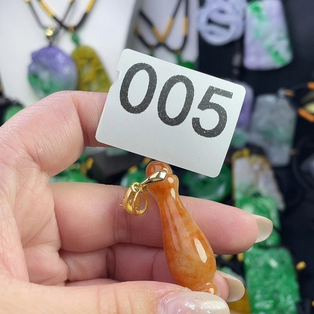 翡翠未镶嵌吊坠(赠链)