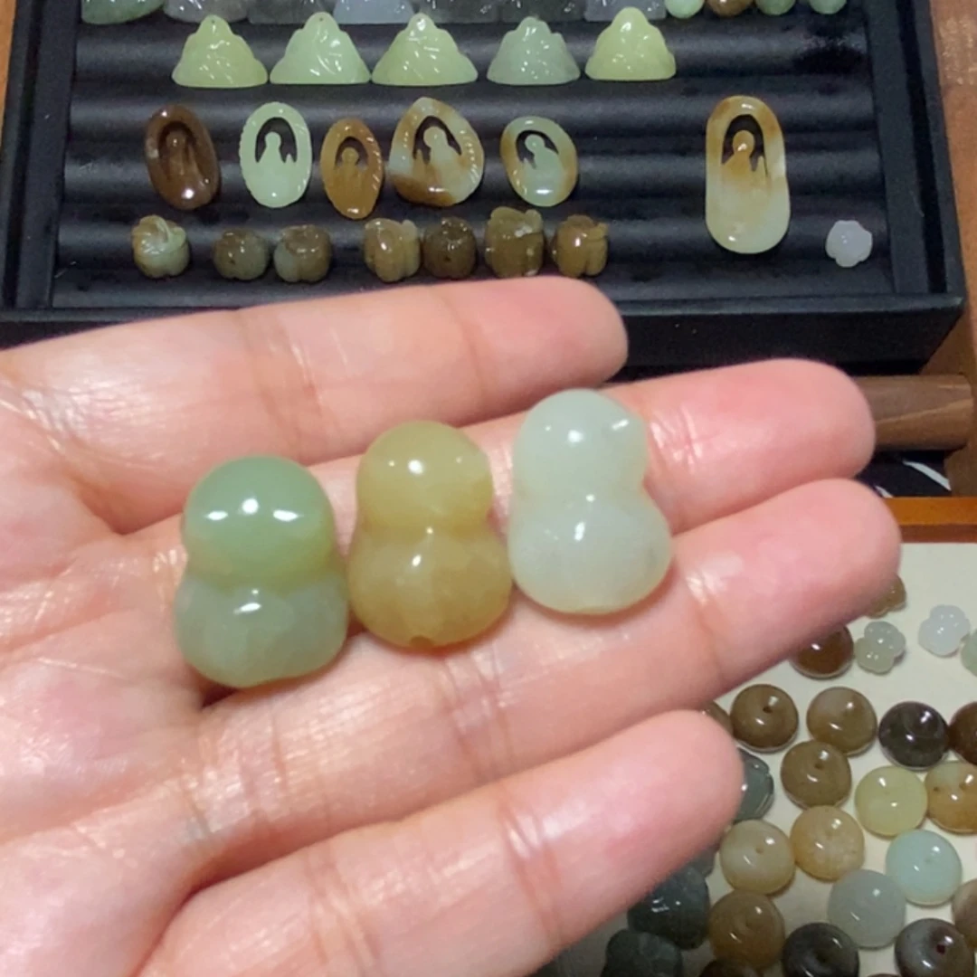 和田玉未镶嵌手链瑕疵品有棉水草