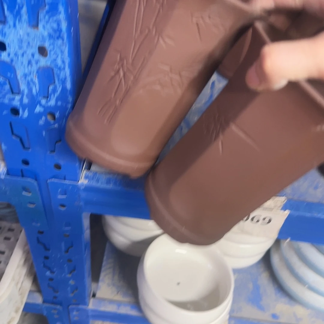 2个1069福利局库存尾单·有孔花盆当天满9元发