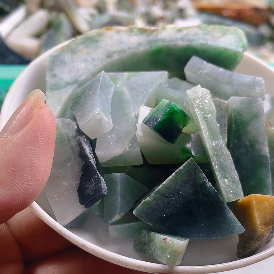 颈饰未镶嵌翡翠?****球