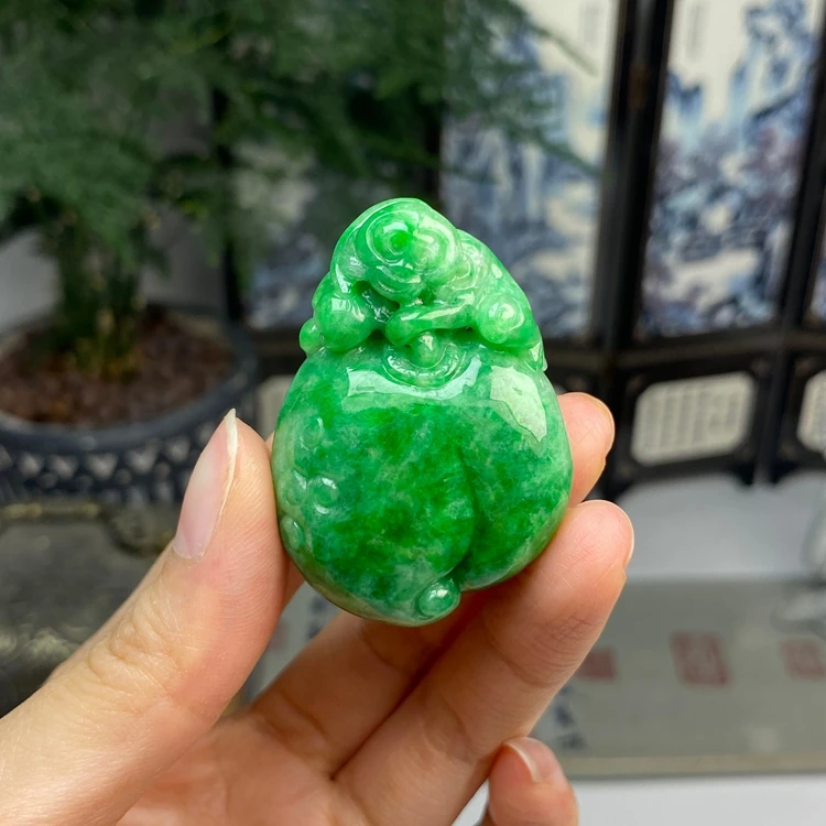 阳绿满色灵猴献瑞吊坠挂件 天然翡翠A货