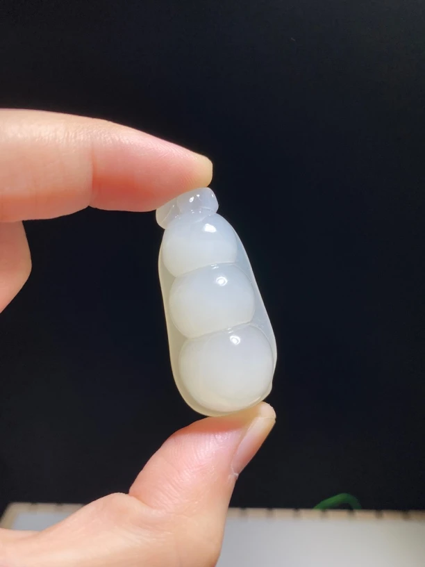 和田玉精致福豆温润百搭玉坠挂件