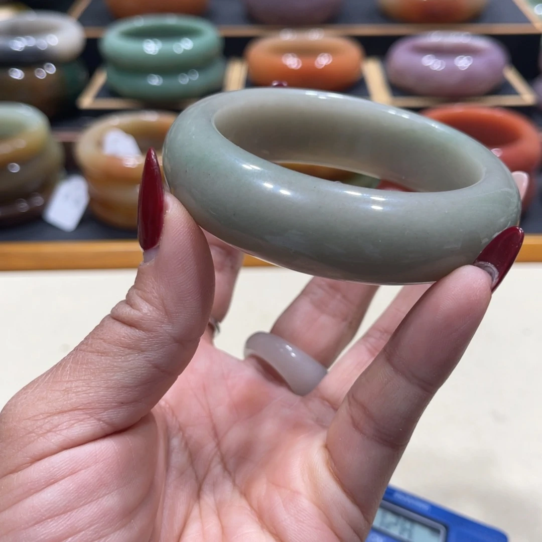 未镶嵌手镯石英岩玉