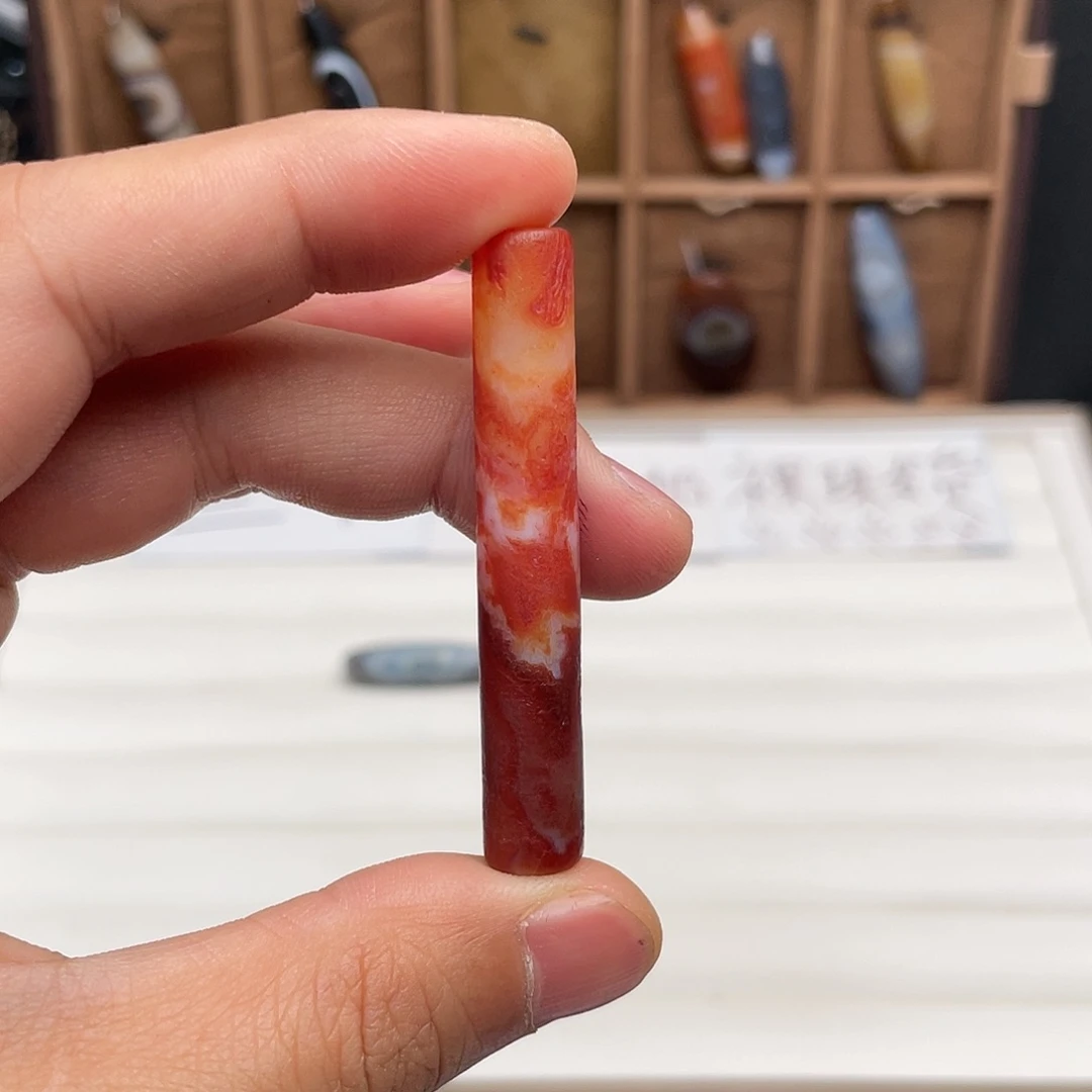 玛瑙/玉髓颈饰未镶嵌谁****。