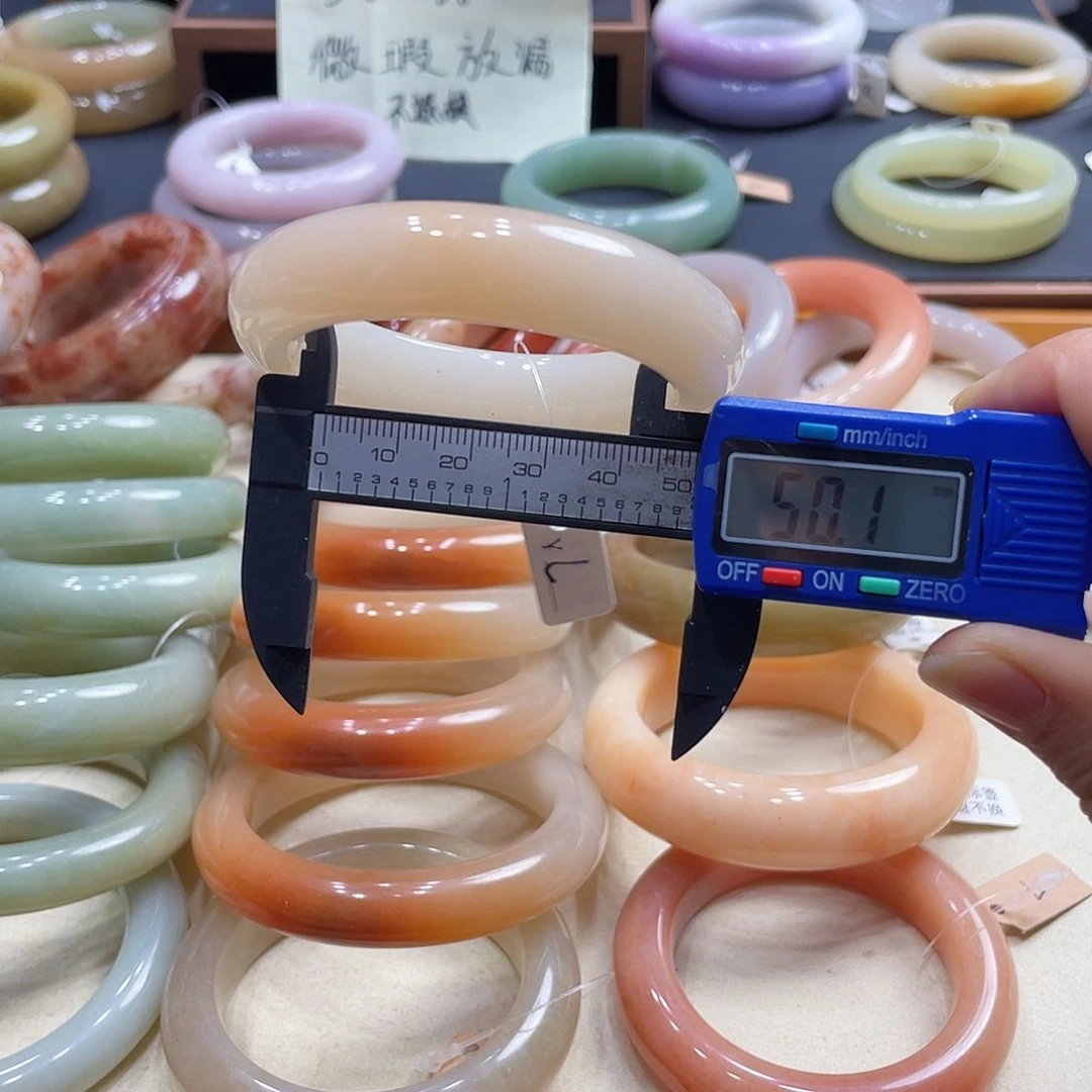 未镶嵌手镯石英岩玉