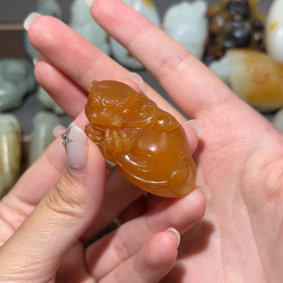 万***水和田玉未镶嵌颈饰