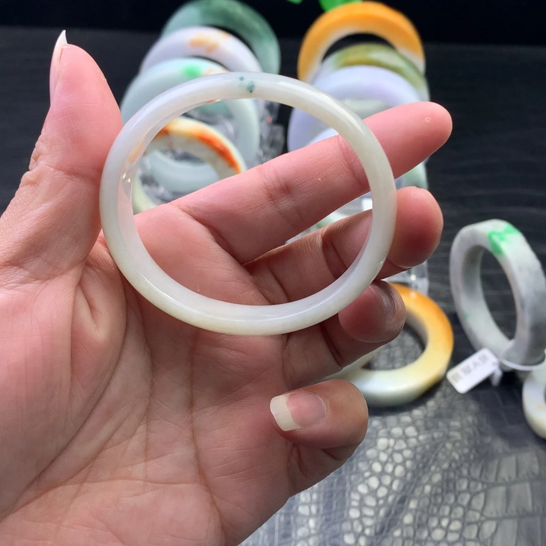 定制翡翠未镶嵌手镯