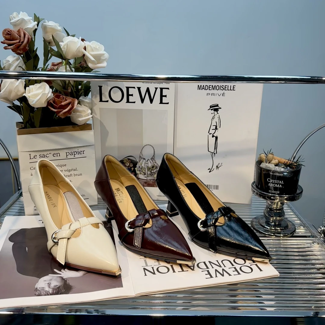 H66055时尚单鞋女新款舒适低跟真皮皮带扣套脚网红爆款女鞋