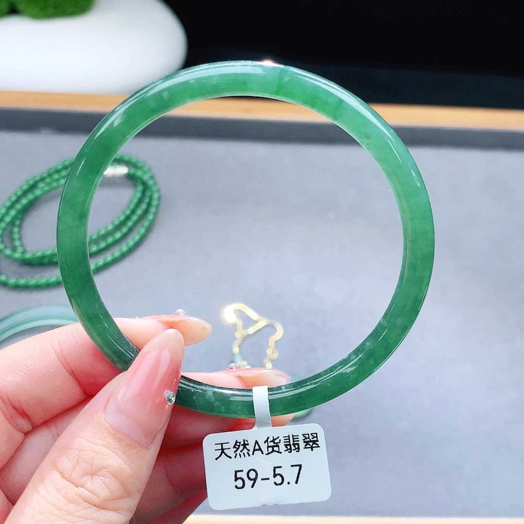 未镶嵌手镯（圆镯）翡翠