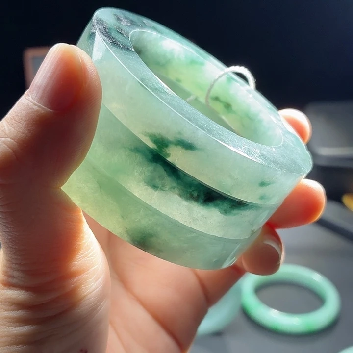 定制翡翠未镶嵌翡翠手镯