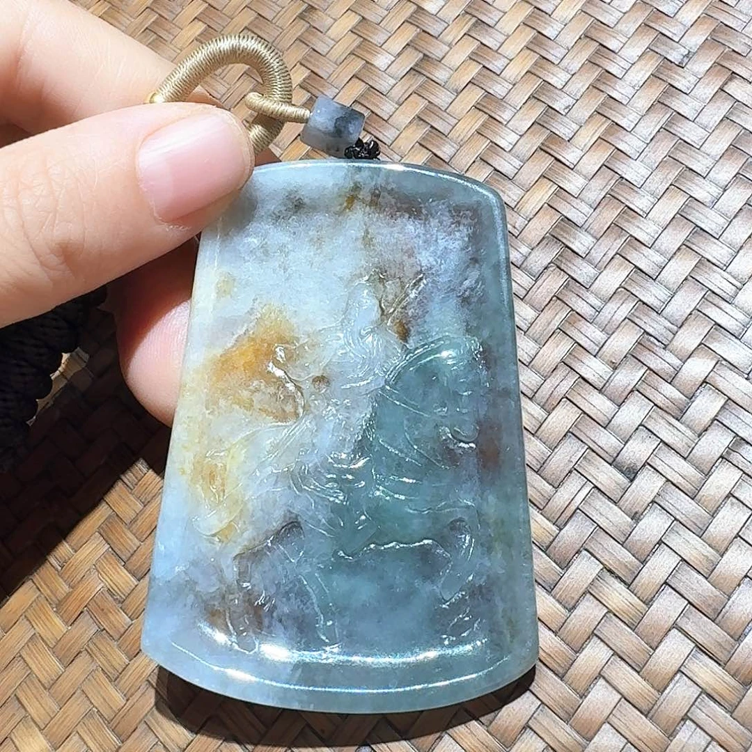 颈饰未镶嵌翡翠个性十足