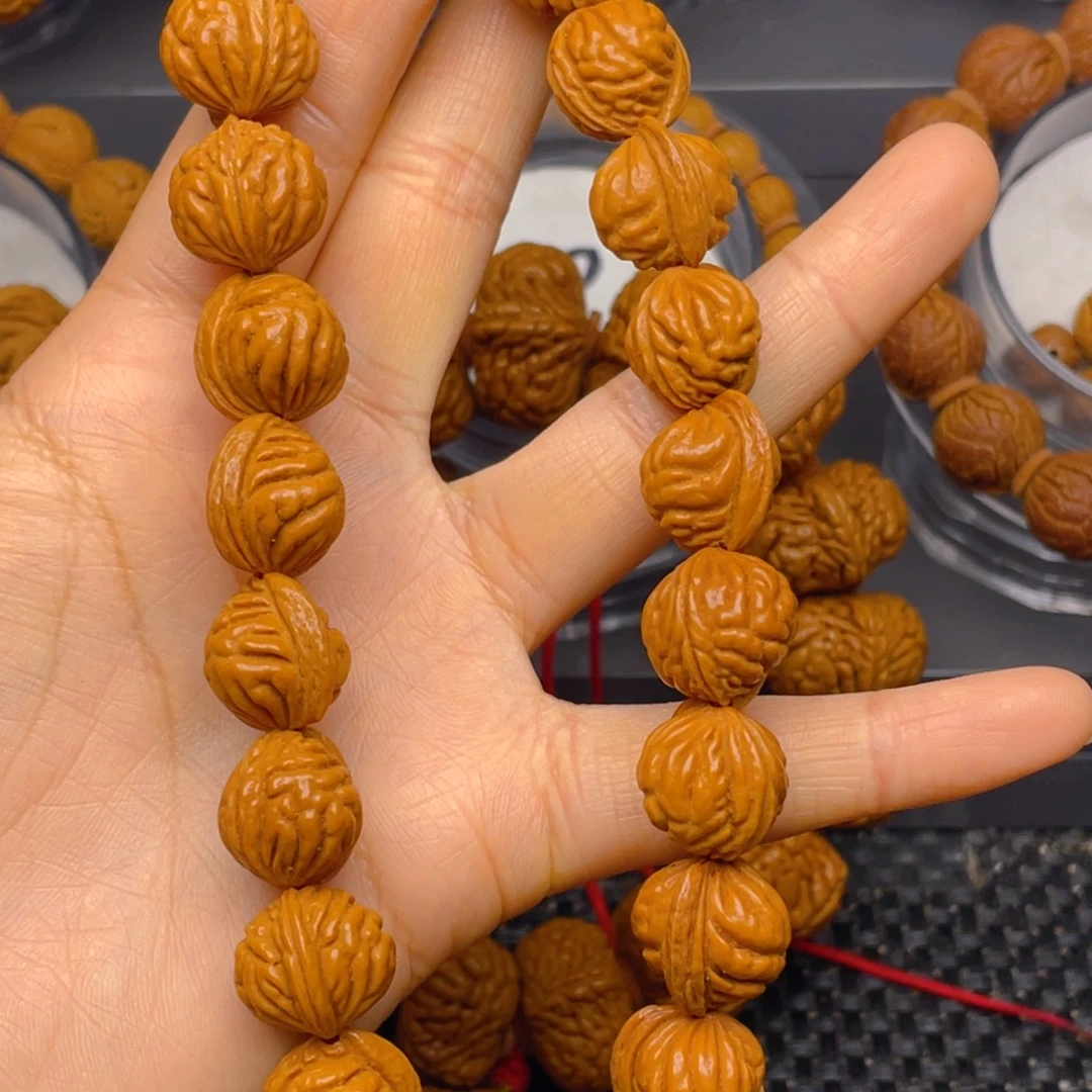 吊坠桃核金蝉纹手持