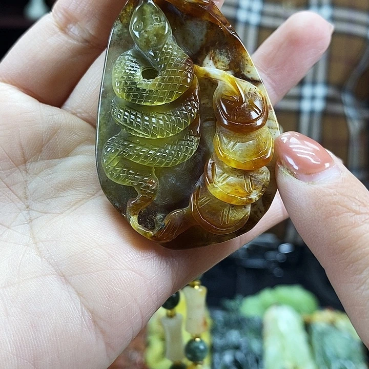 蛇纹石玉未镶嵌吊坠