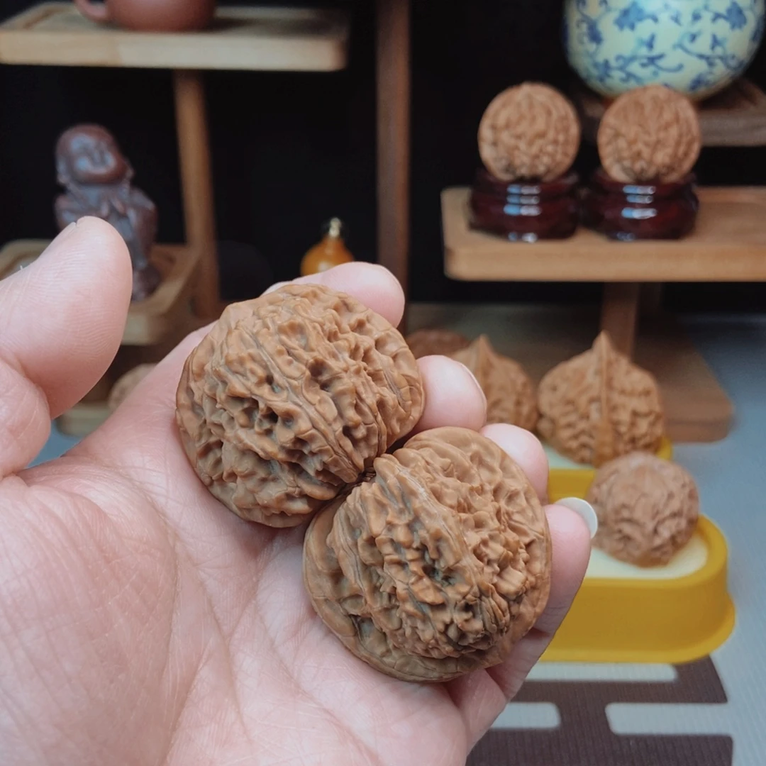 四座楼核桃手把件！！