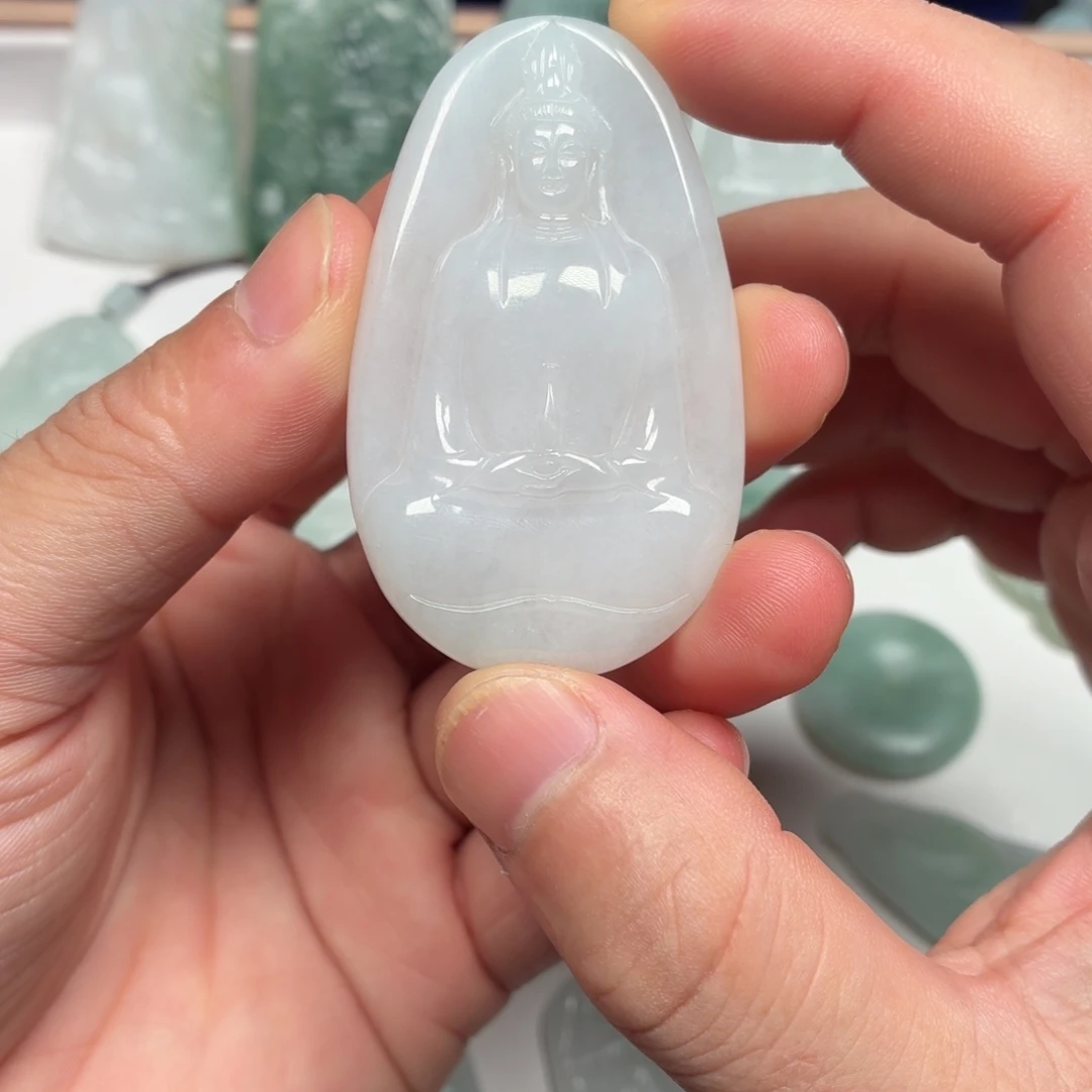 翡翠未镶嵌颈饰素衣观音