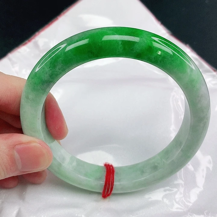 翡翠手镯未镶嵌圈63。0B04.