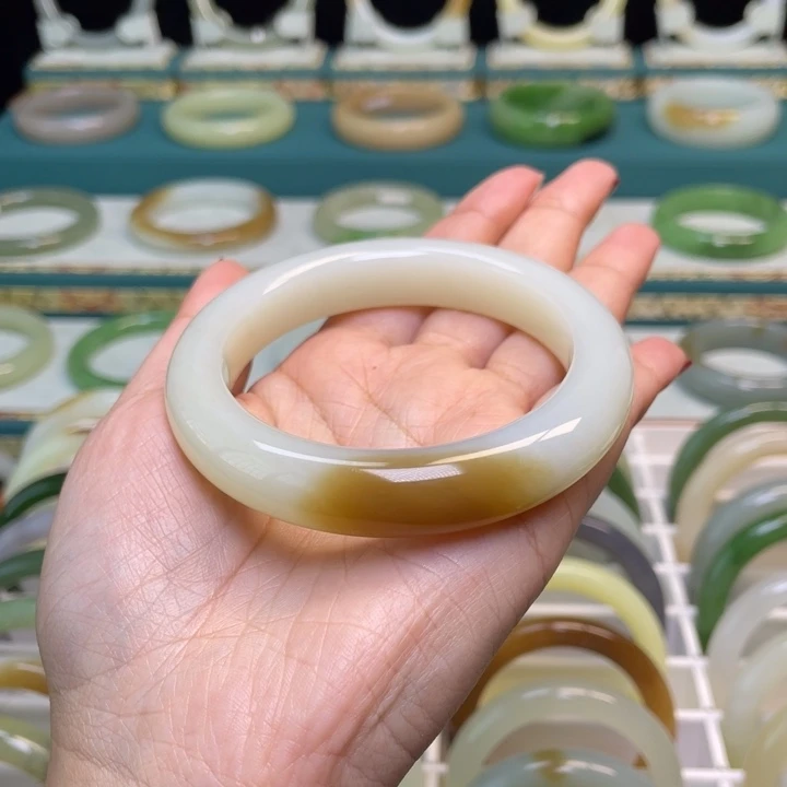 和田玉手镯未镶嵌58