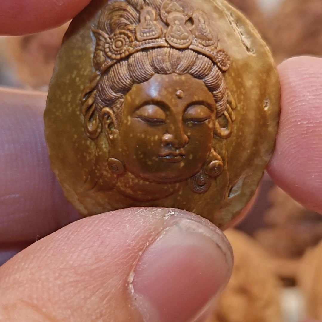 杏核吊坠纯手工雕刻观音头像