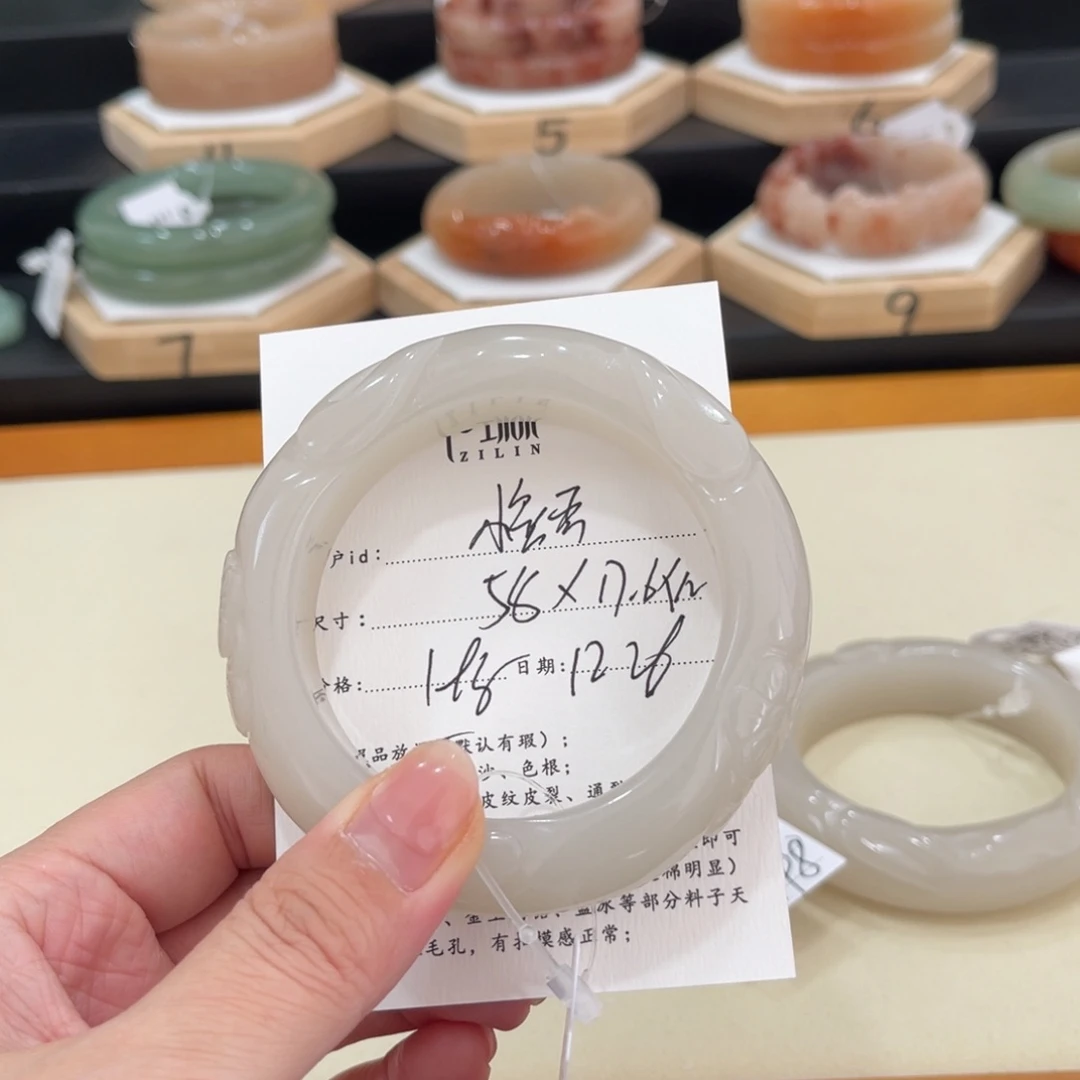 未镶嵌手镯石英质玉小***?