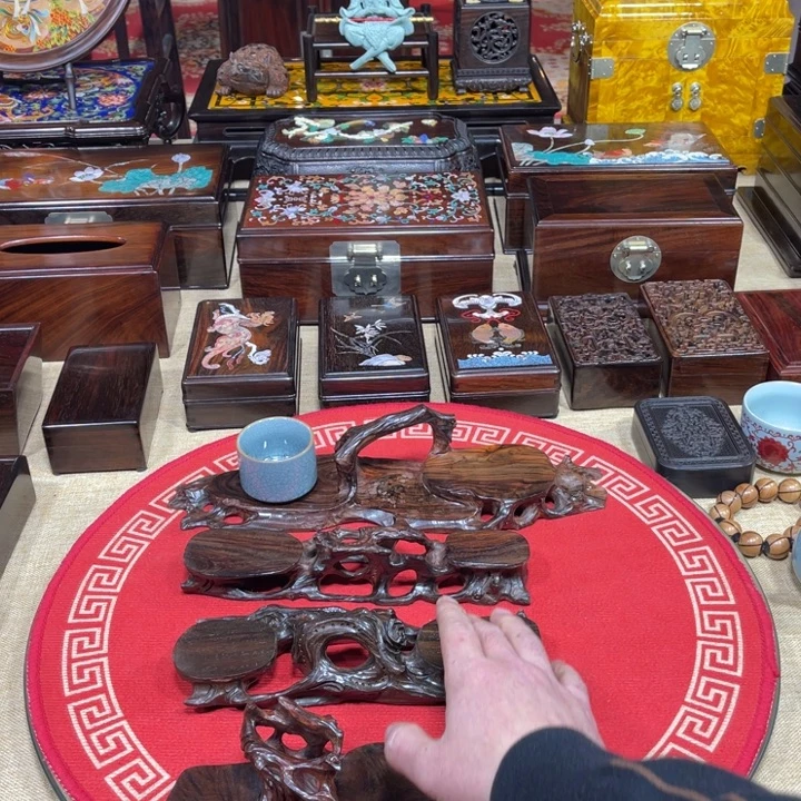 红酸枝木类成套家具