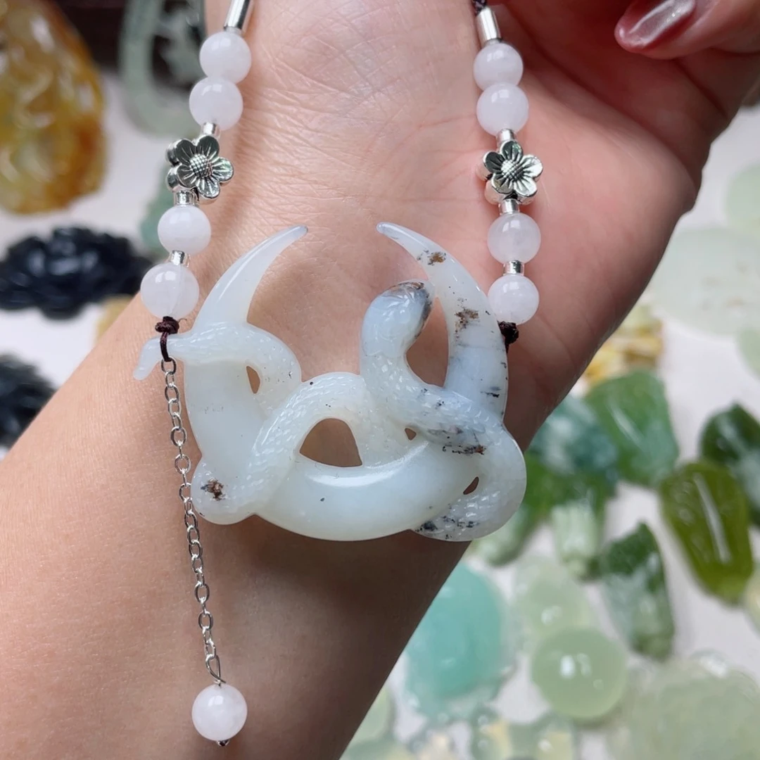 蛇纹石玉颈饰未镶嵌