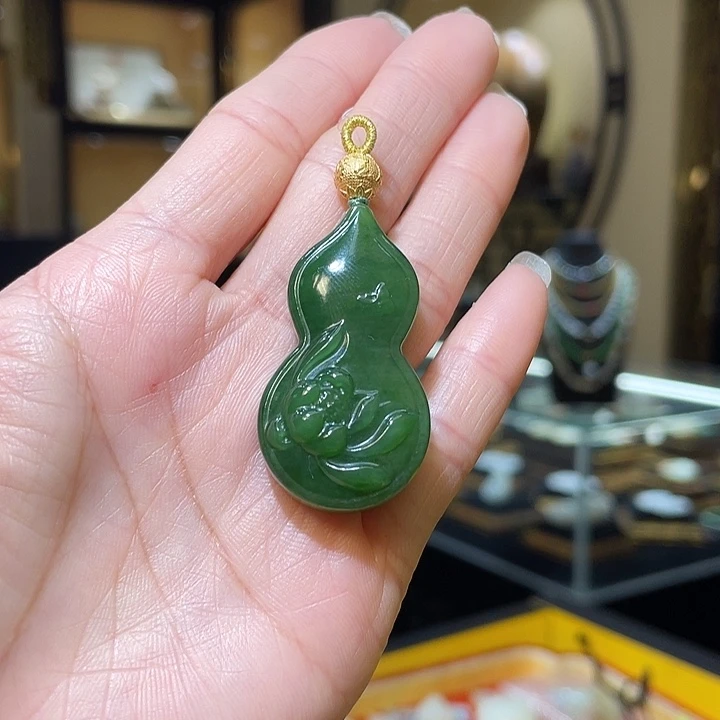 和田玉未镶嵌颈饰葫芦