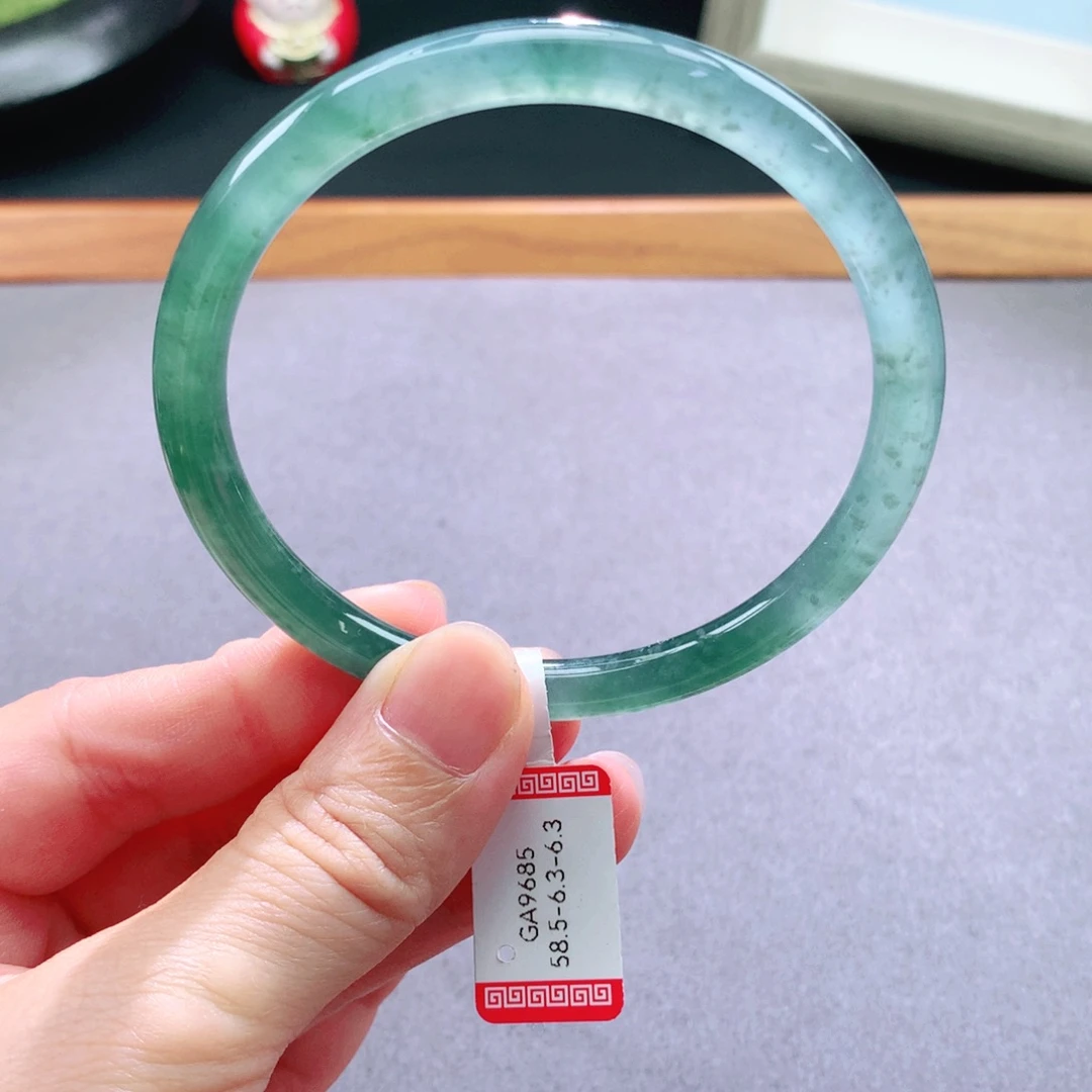 翡翠手镯未镶嵌天然翡翠手镯