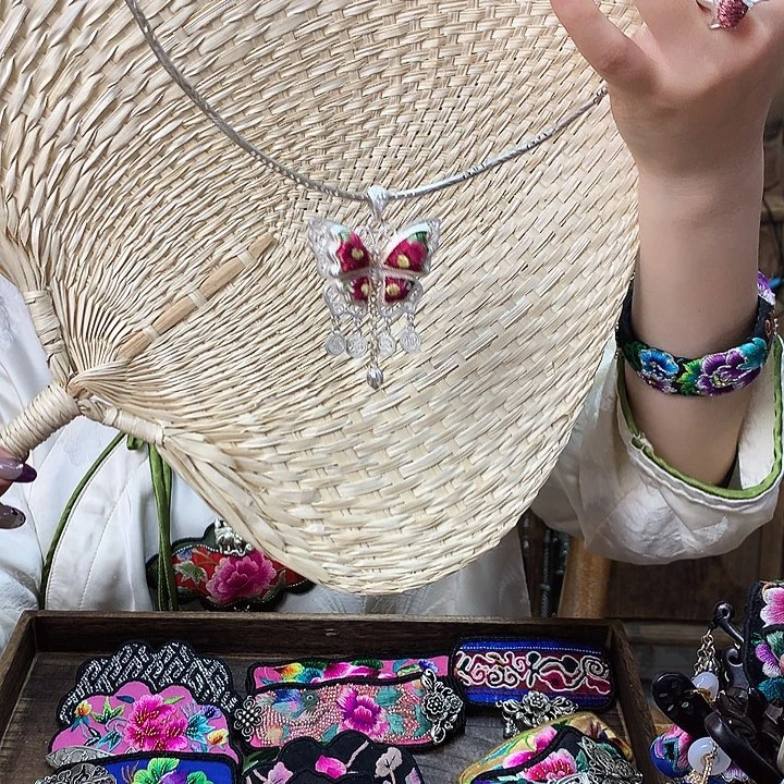 花岗石铁合金吊坠