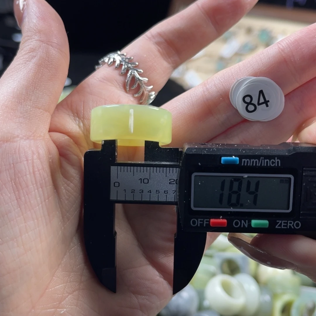 蛇纹石玉未镶嵌戒指