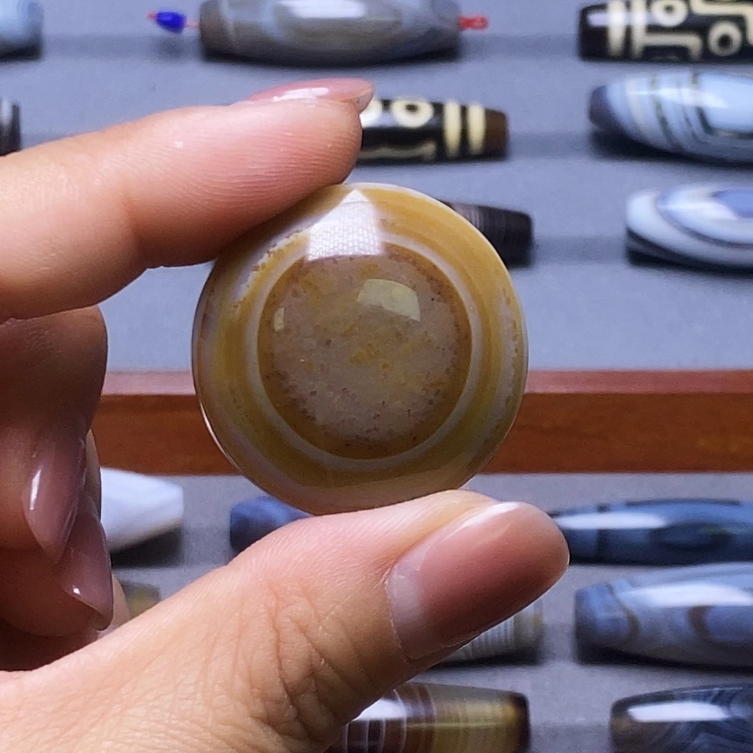 余***且玛瑙/玉髓未镶嵌颈饰