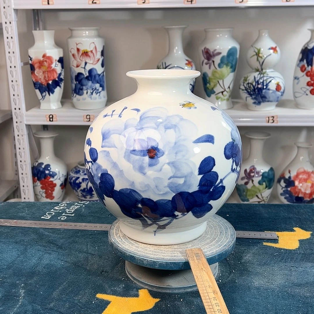 摆件景德镇陶瓷石青牡花