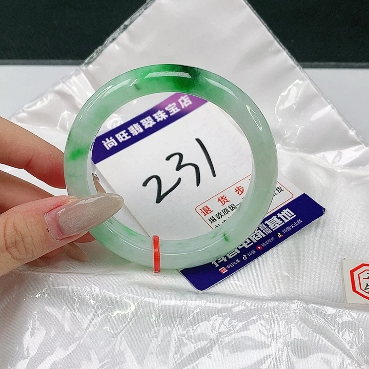 翡翠手镯未镶嵌翡翠12