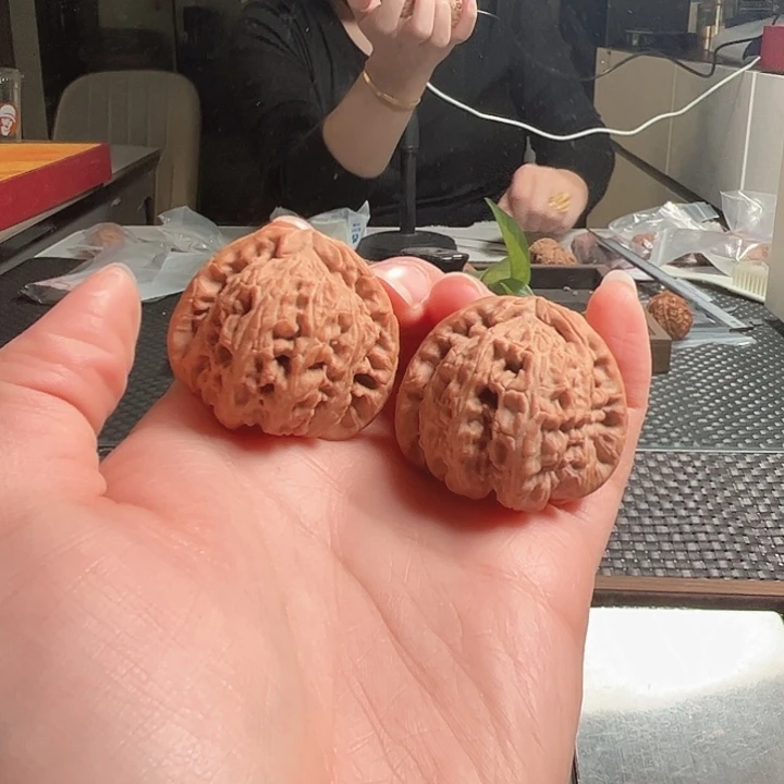 38.5全品无修白狮子核桃