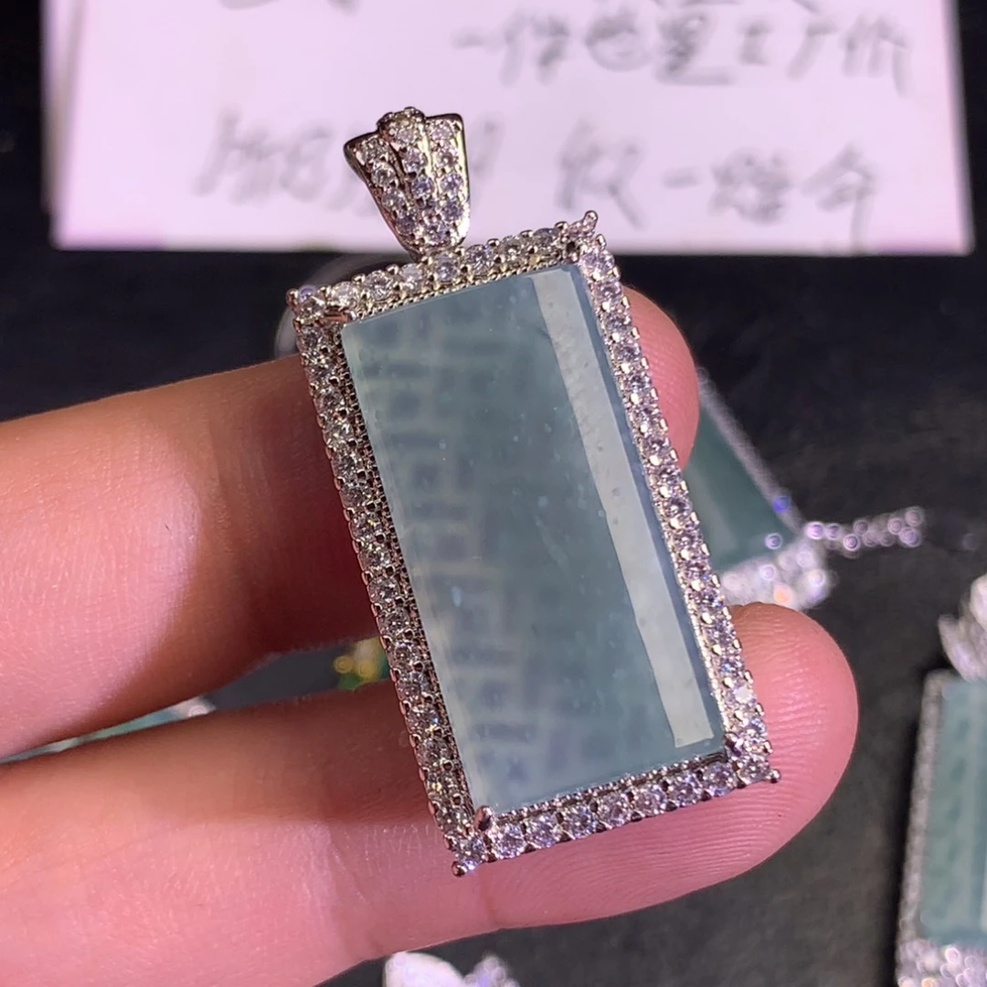 翡翠未镶嵌颈饰无事牌