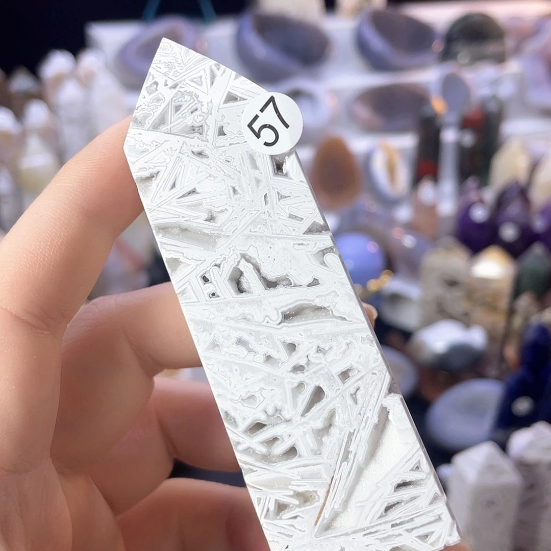 水晶北美白码瑙晶洞未镶嵌