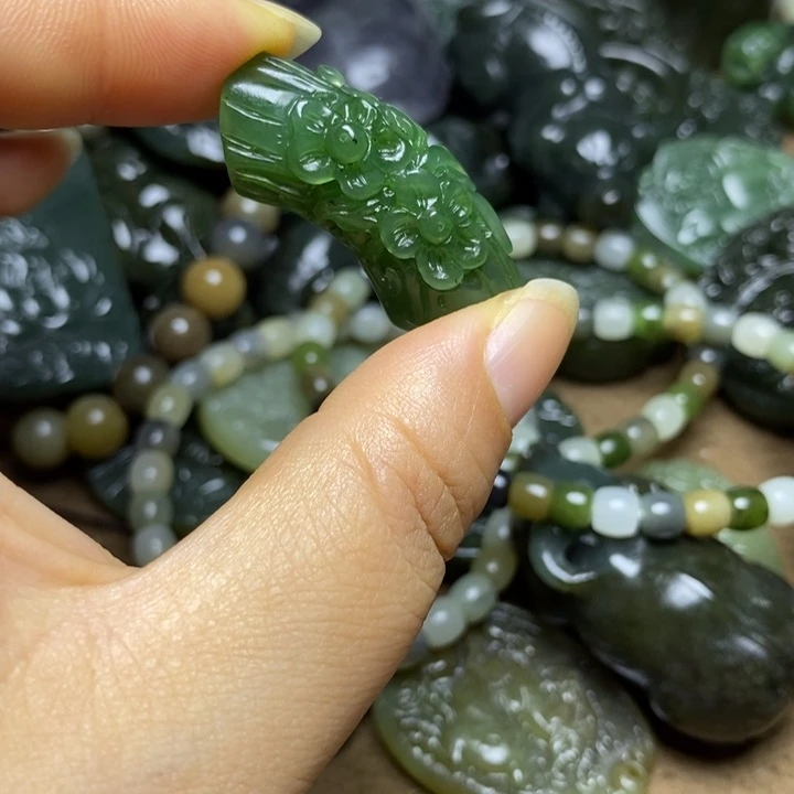 颈饰未镶嵌和田玉