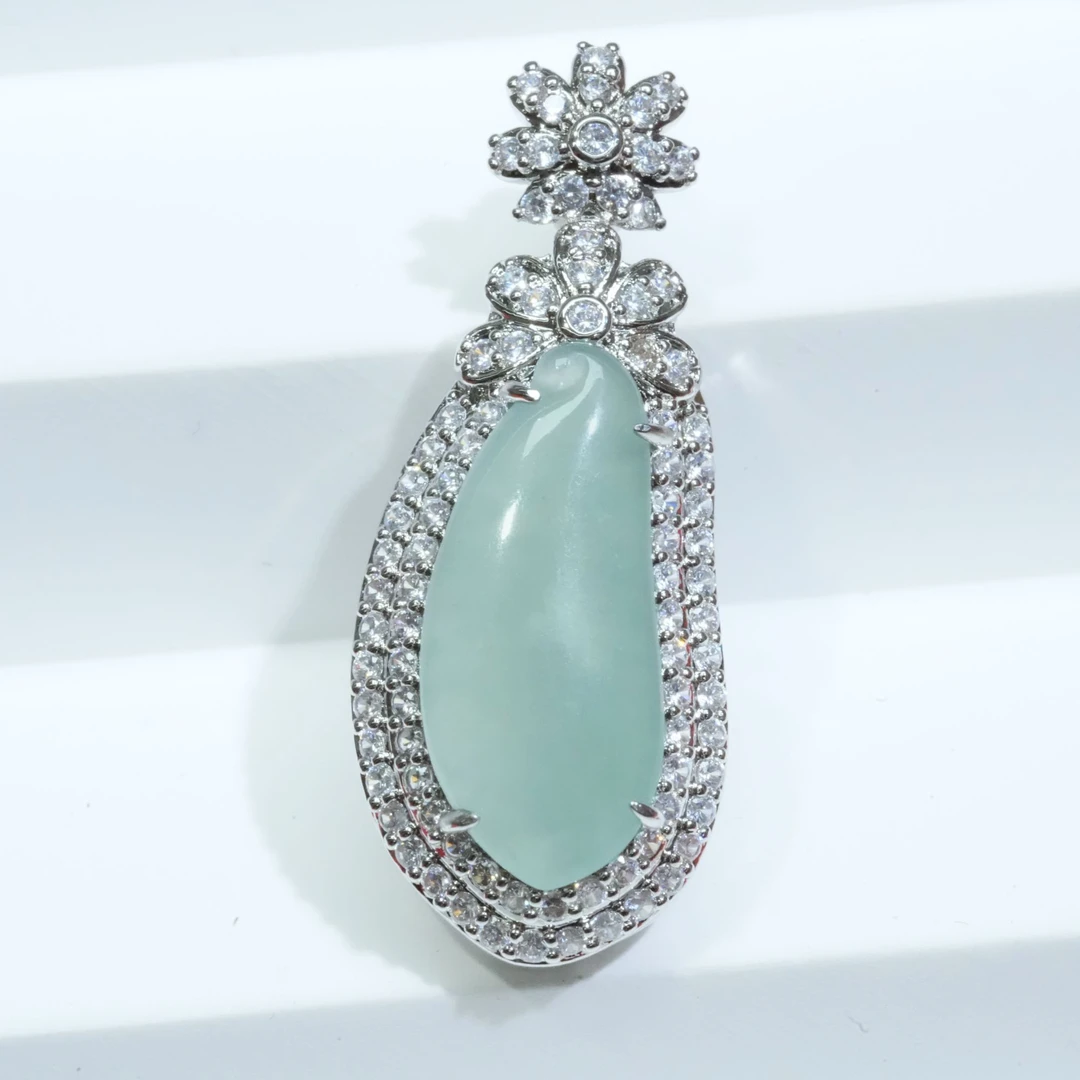 天然A货翡翠福瓜吊坠镶嵌百搭时尚高透轻奢多样性发货其一