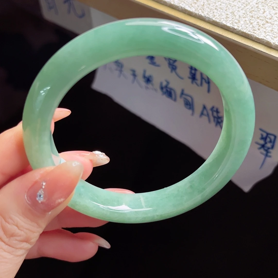 翡翠未镶嵌手镯手镯