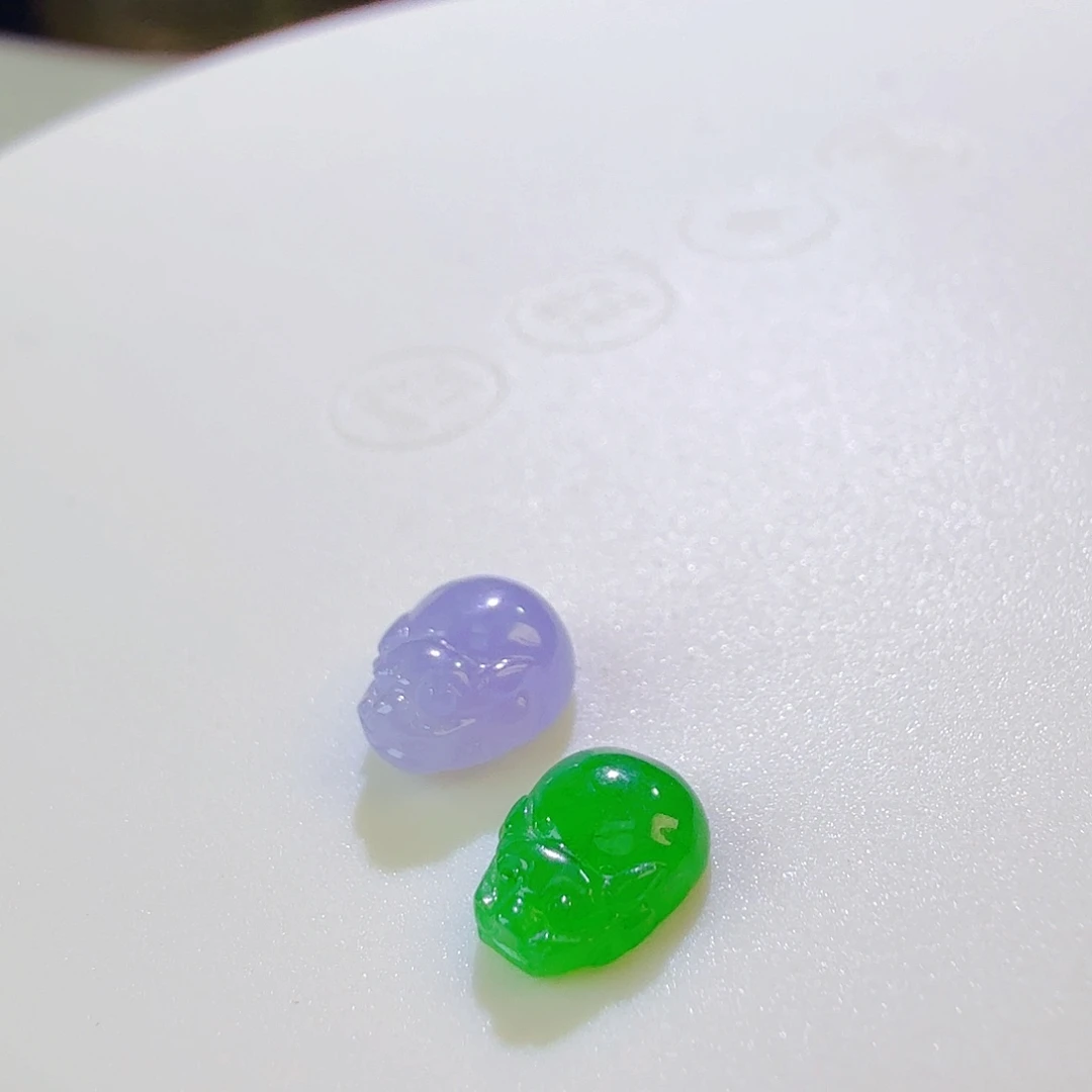 翡翠裸石皮裘一对