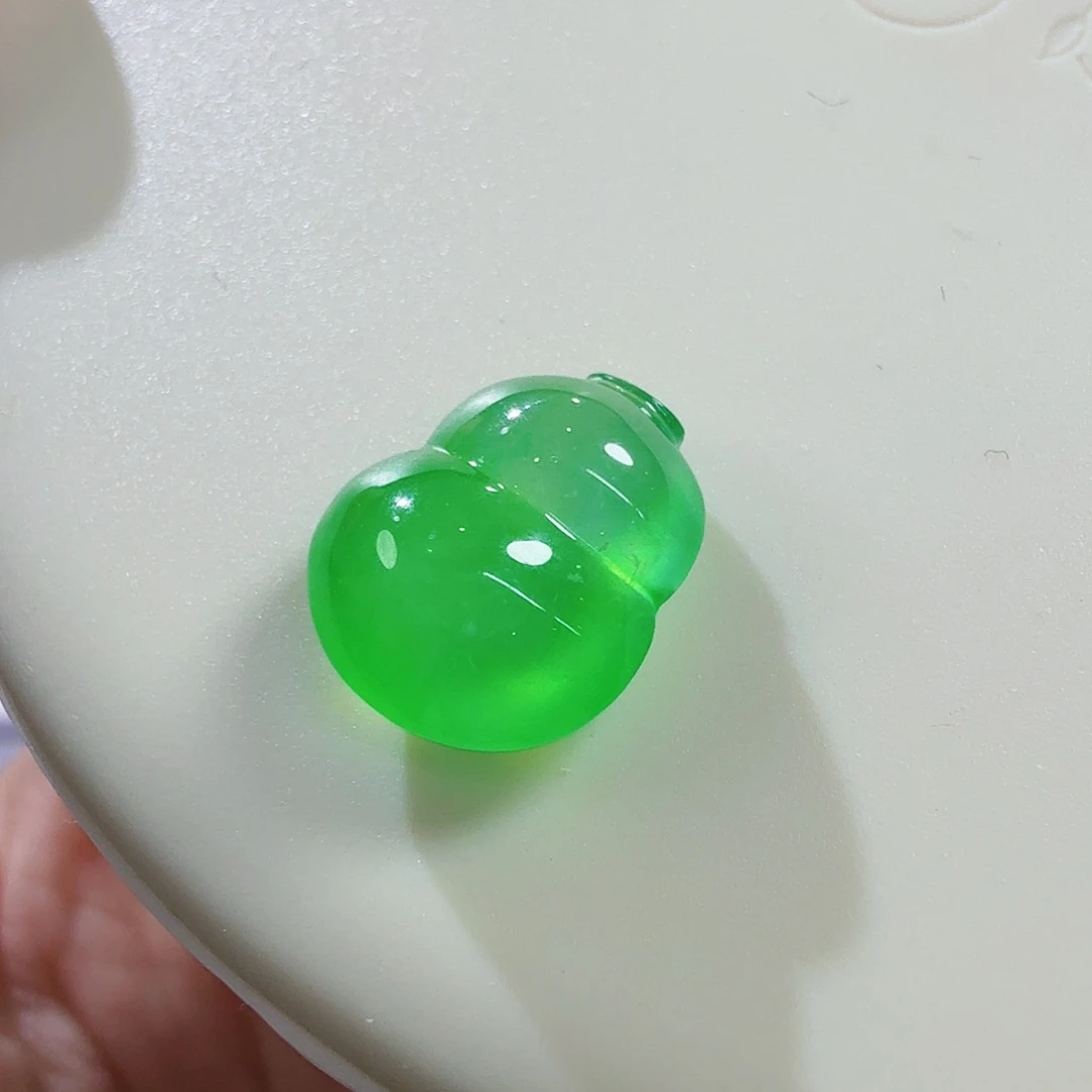 翡翠未镶嵌颈饰葫芦